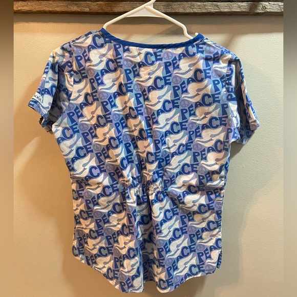 UA scrub top. - Picture 2 of 2